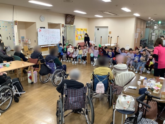 園児達と触れあったクリスマス会